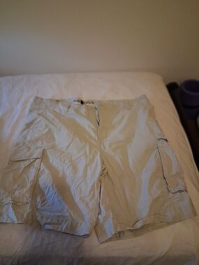 Nautica Men's Cargo Shorts in Light Khaki